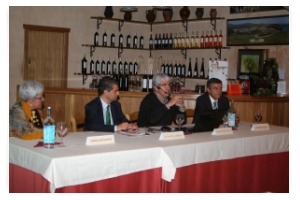 Julio Herreros, Director General de Innovación, Industria y Comercio, asiste a la conferencia de Jesús Marino Pascual