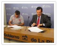 autoridades firmando del convenio