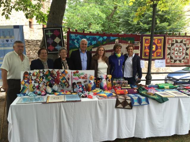 Ceniceros señala que la Fiesta de las almazuelas de Pradillo ensalza la artesanía textil de la sierra riojana