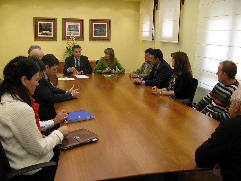 Reunión de Conrado Escobar con el Comité de Seguimiento de la TDT