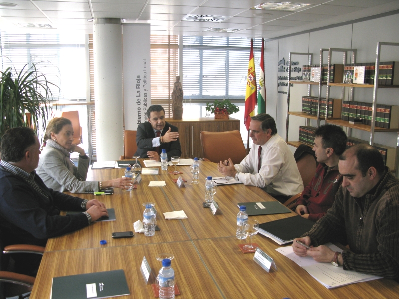 Conrado Escobar con los Alcaldes del Consejo Riojano de Cooperación Local