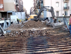 Demolición del tablero inicial del puente de hierro