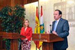 El presidente del Gobierno de La Rioja, Pedro Sanz, junto a la ministra de Fomento, Ana Pastor.