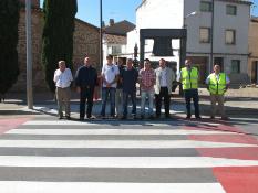 El consejero de Obras Públicas, Política Local y Territorial, Antonino Burgos, ha supervisado los nuevos elementos de seguridad vial instalados en la travesía de Aldeanueva de Ebro.