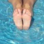 pies_en_el_agua