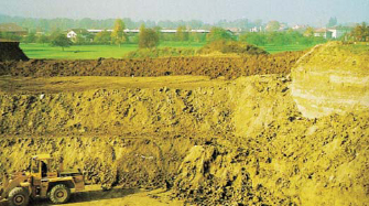 cordón de tierra vegetal en la parte superior