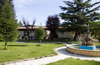 Residencia Madre de Dios exterior